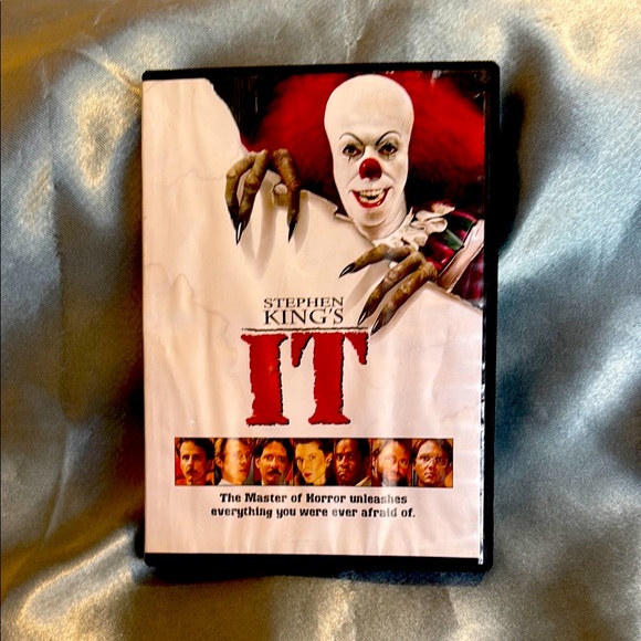 Warner Brothers Other - Stephen King’s IT Red and White Blu-ray Disc